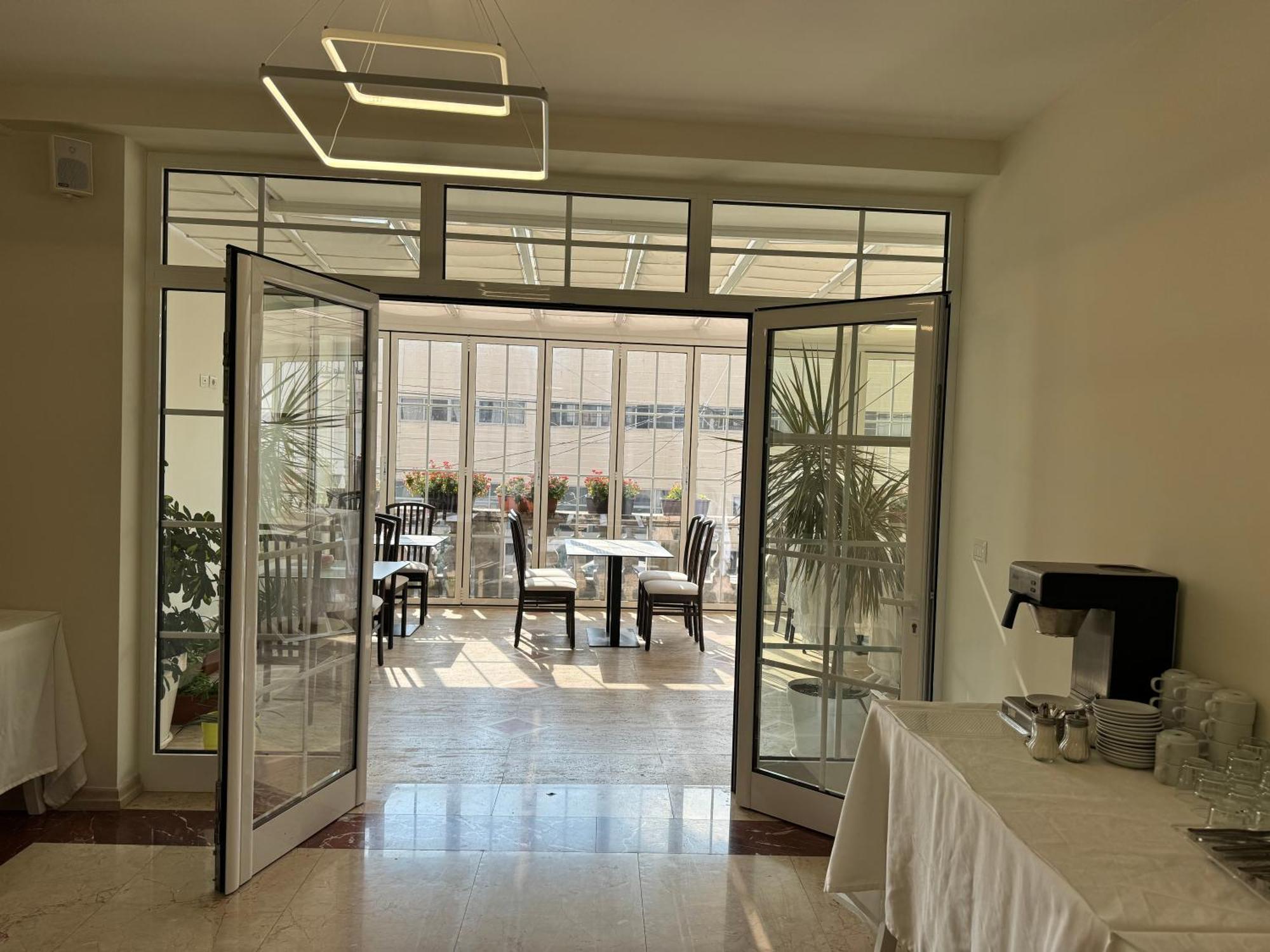 Mervin Hotel Круя Экстерьер фото