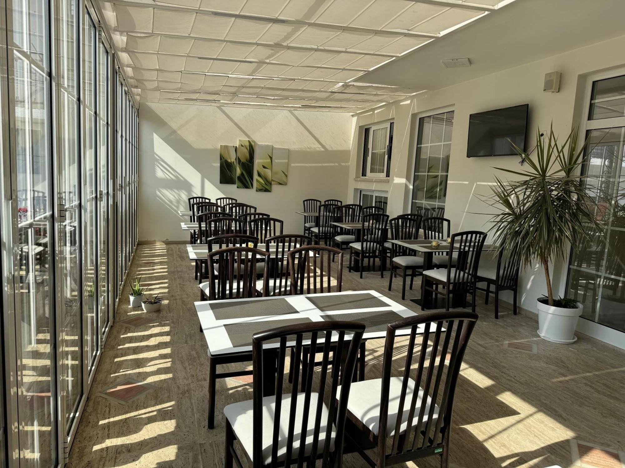 Mervin Hotel Круя Экстерьер фото