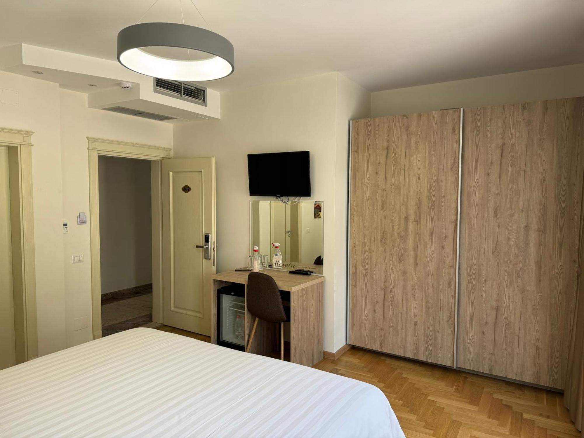 Mervin Hotel Круя Экстерьер фото