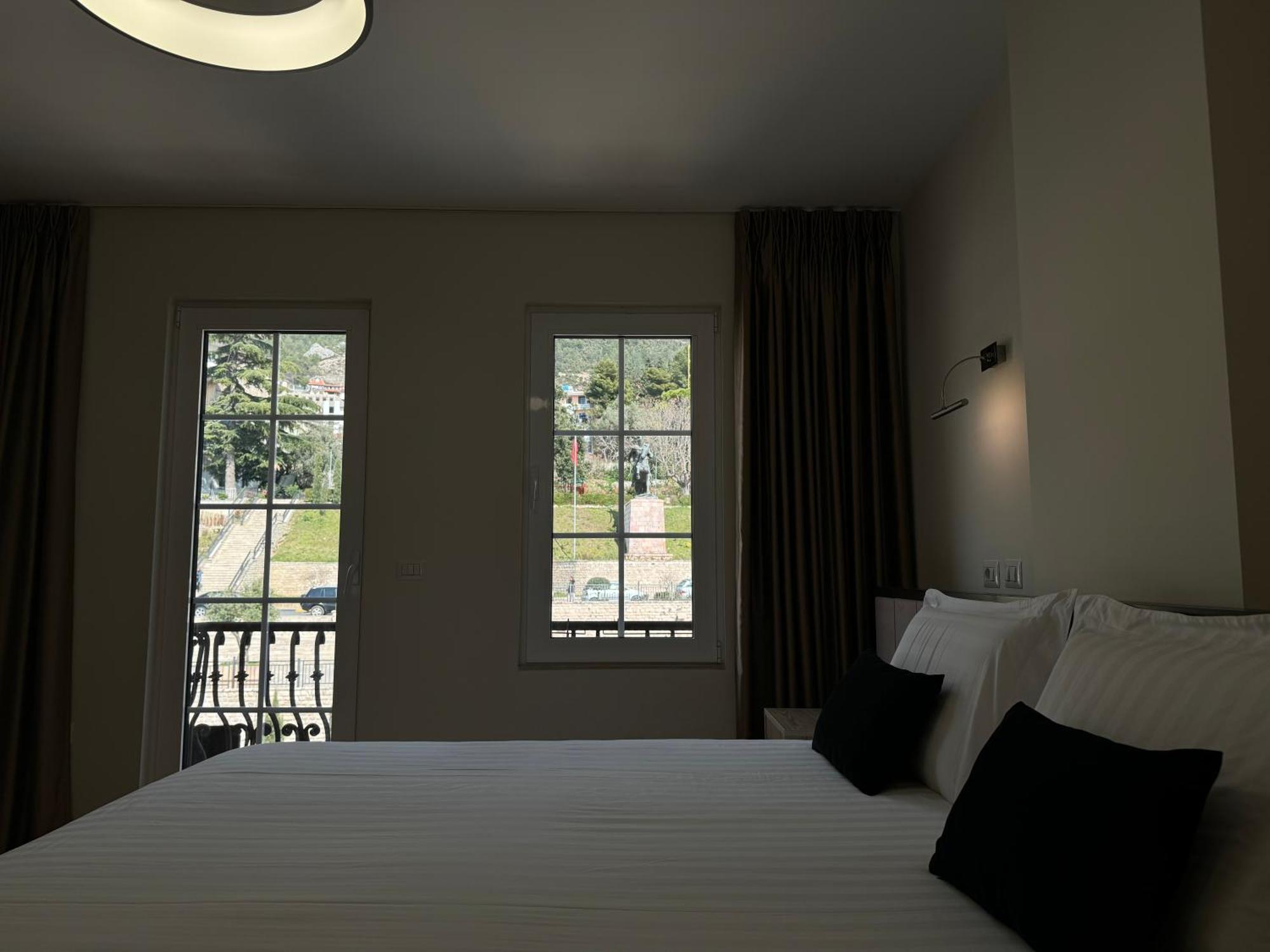 Mervin Hotel Круя Экстерьер фото
