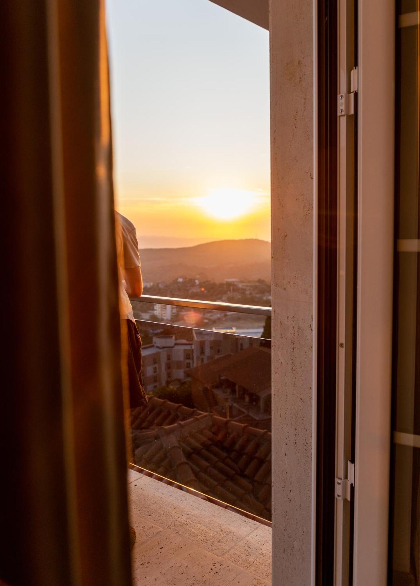Mervin Hotel Круя Экстерьер фото