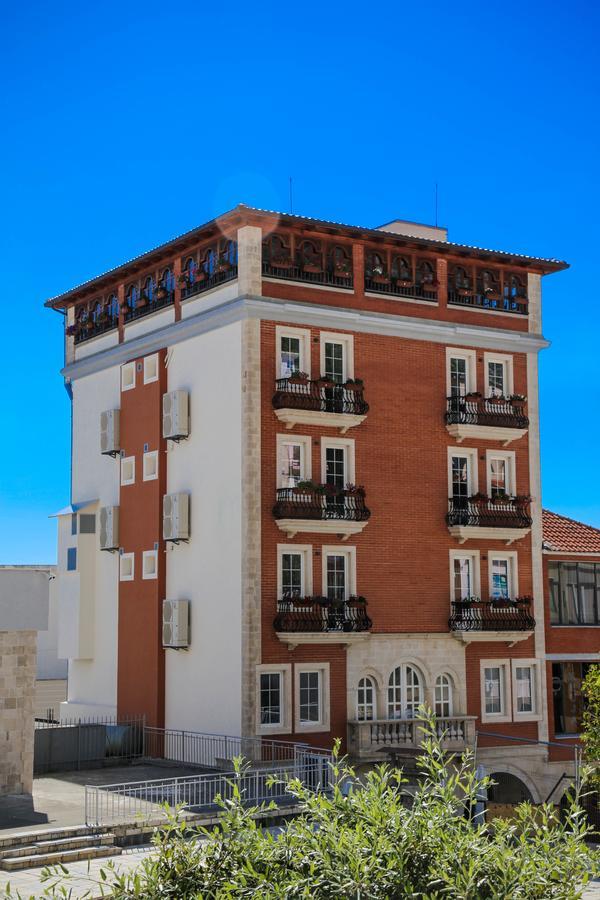 Mervin Hotel Круя Экстерьер фото